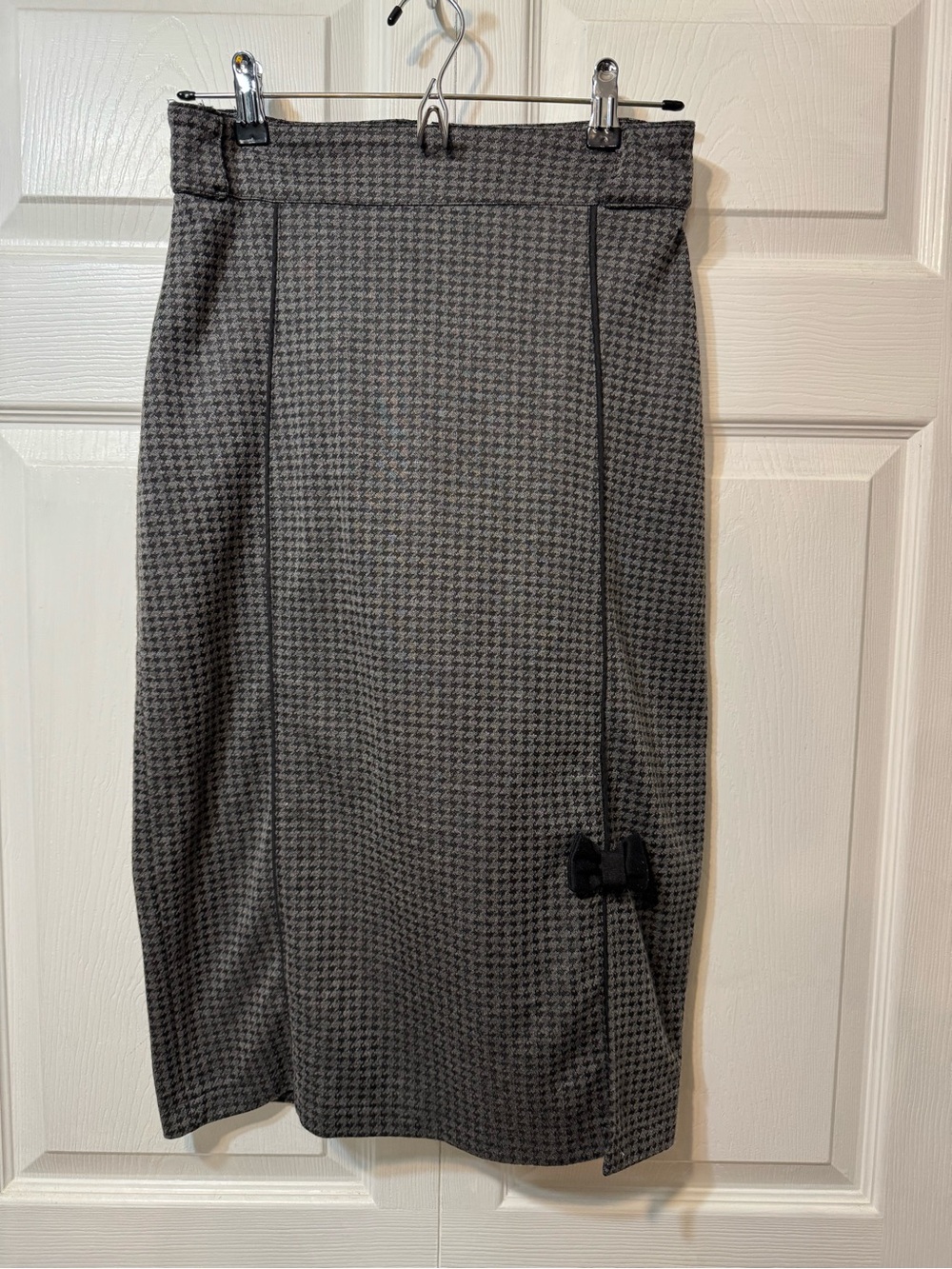 Rock Steady Women's Houndstooth Pencil Skirt with Bow Detail - Gray